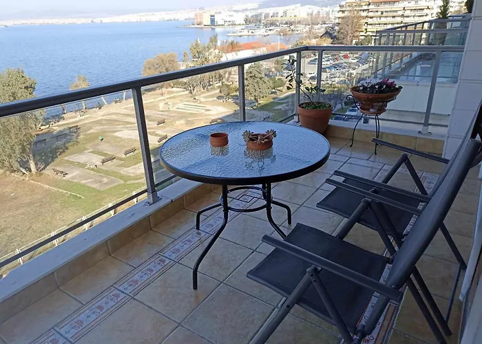 Beachfront Family Apartment & Free Parking, The Cruiseflat